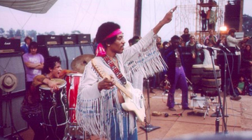 Why Was Jimi Hendrix Rendition of the Star Spangled Banner at Woodstock So Powerful?